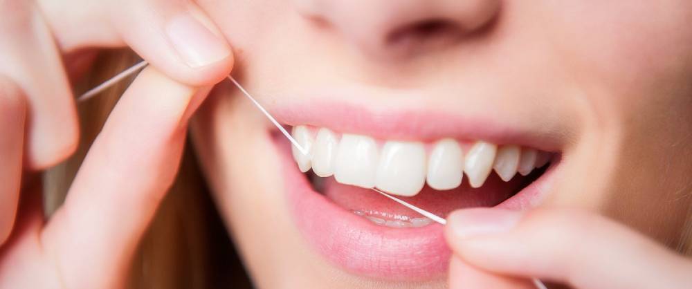 flossing-gum-health-bristol Flossing gum health Bristol – Dental Touch